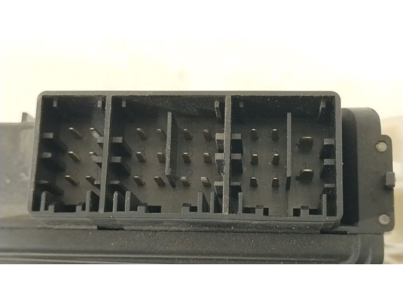 Recambio de motor elevalunas delantero derecho para seat ibiza iii (6l1) 1.9 sdi referencia OEM IAM 6Q2959801A  