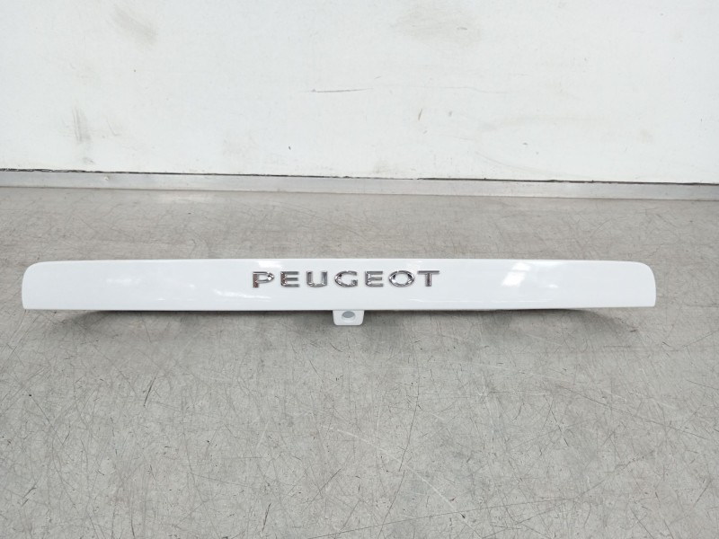 Recambio de moldura para peugeot traveller autobús (v_) 2.0 bluehdi 145 referencia OEM IAM 9813797577  