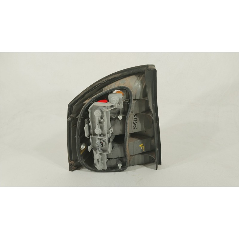 Recambio de piloto trasero derecho para opel vectra c gts (z02) 1.9 cdti (f68) referencia OEM IAM 13157647  