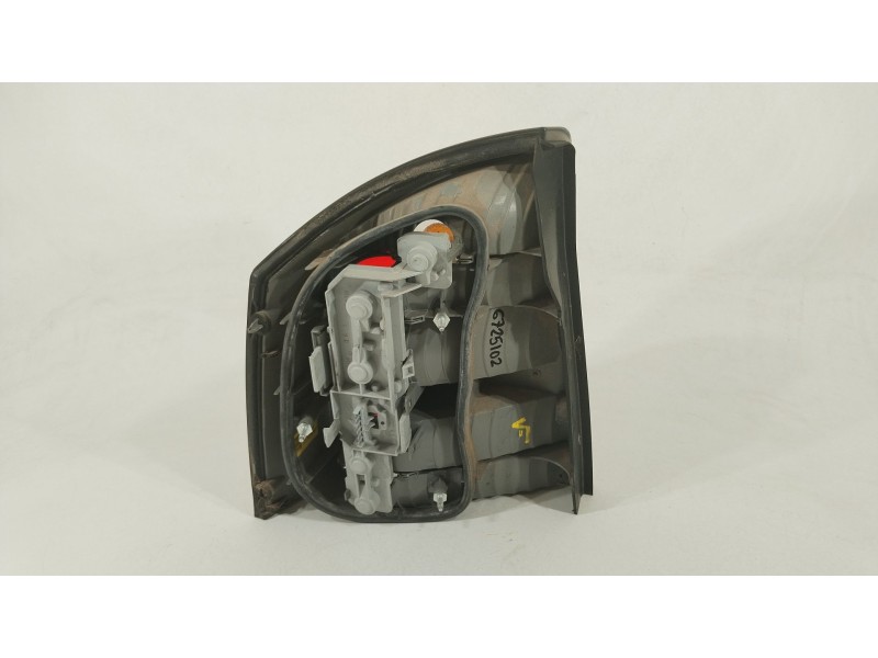 Recambio de piloto trasero derecho para opel vectra c gts (z02) 1.9 cdti (f68) referencia OEM IAM 13157647  