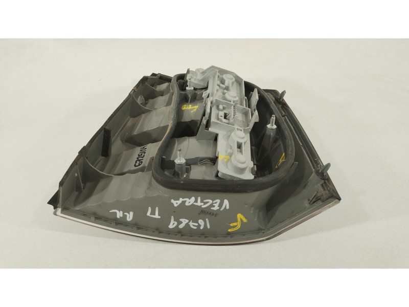 Recambio de piloto trasero izquierdo para opel vectra c gts (z02) 1.9 cdti (f68) referencia OEM IAM 13157646  