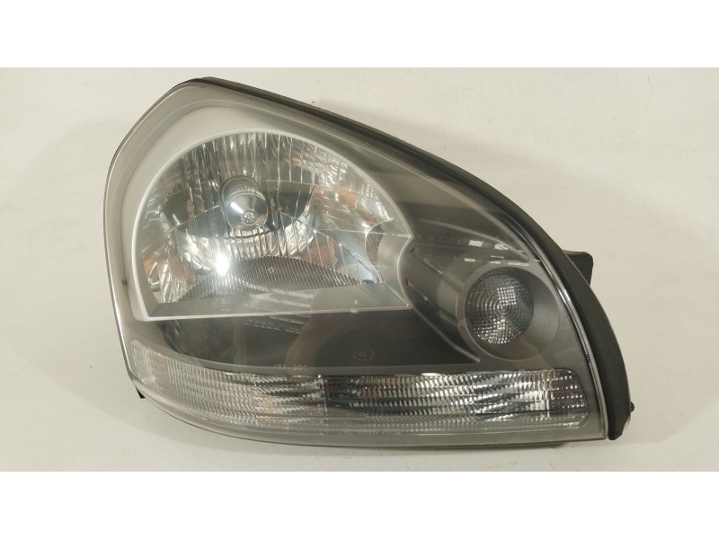 Recambio de faro derecho para hyundai tucson (jm) 2.0 crdi referencia OEM IAM 921042E020 083211131R 082211134R