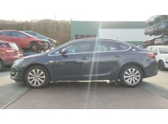 opel astra j sedán del año 2013