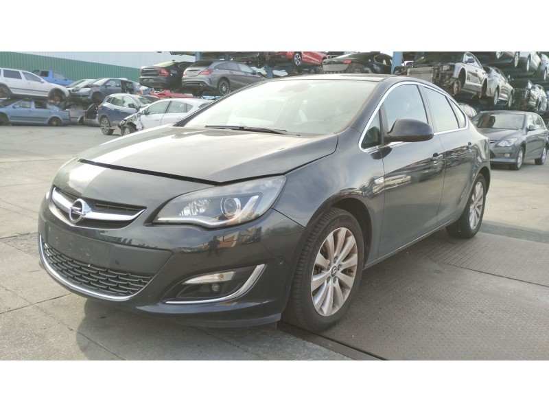 opel astra j sedán del año 2013