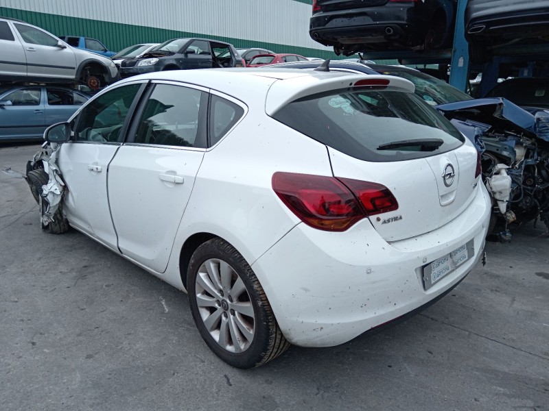 opel astra h sedán (a04) del año 2011