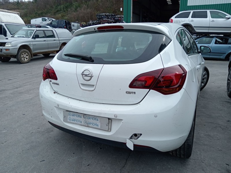 opel astra h sedán (a04) del año 2011