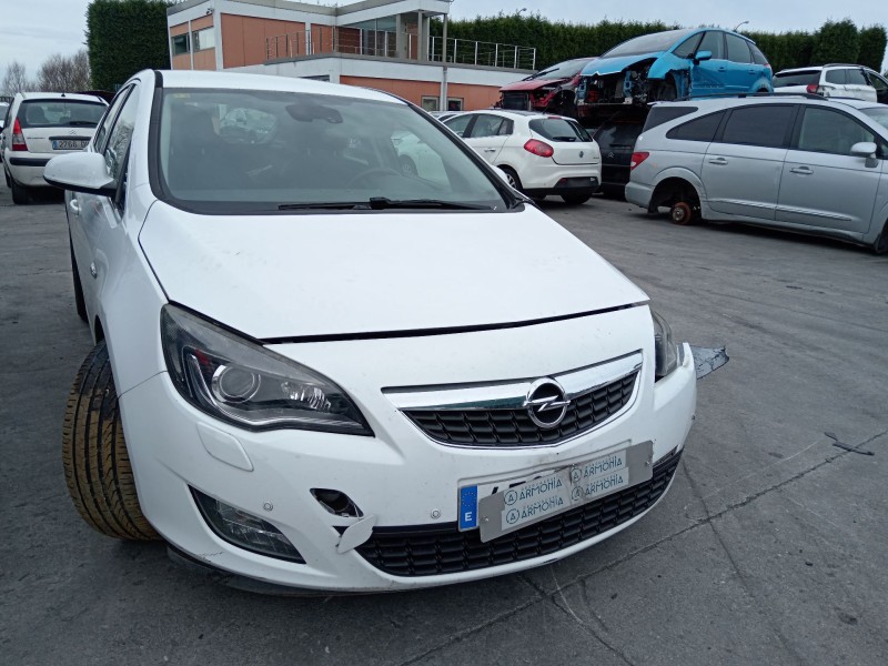 opel astra h sedán (a04) del año 2011
