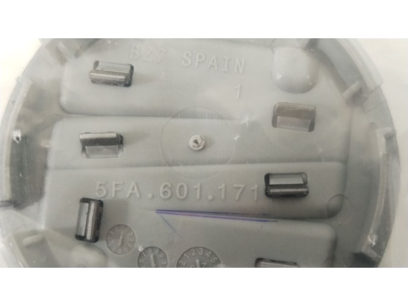 Recambio de embellecedor para seat arona (kj7, kjp) 1.0 tgi referencia OEM IAM 5FA601171UPN  