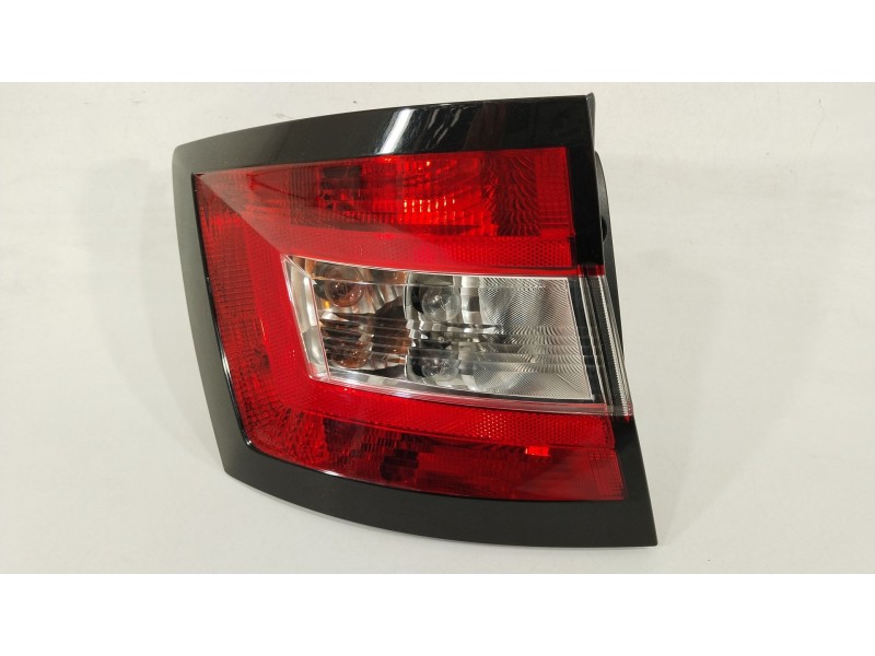 Recambio de piloto trasero izquierdo para skoda fabia combi active referencia OEM IAM 6V6945095 62422001 6V9945257