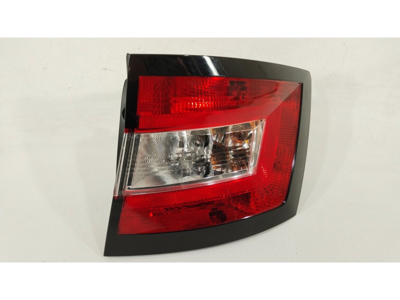 Recambio de piloto trasero derecho para skoda fabia combi active referencia OEM IAM 6V9945096 62422002 6V9945258