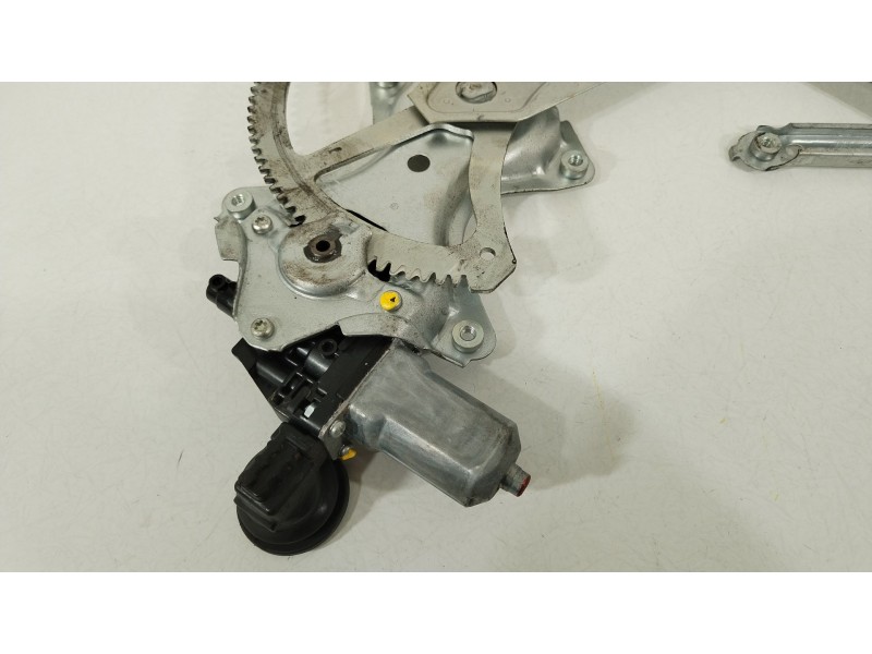 Recambio de elevalunas delantero derecho para toyota corolla (e15) high referencia OEM IAM 8571035180 2621002330 
