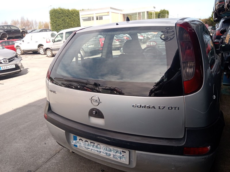 opel corsa c (x01) del año 2002