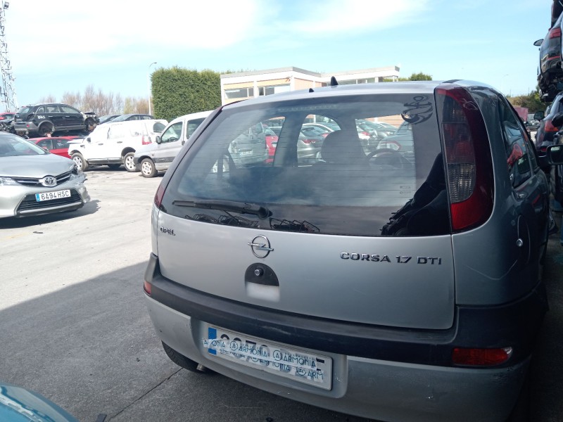 opel corsa c (x01) del año 2002