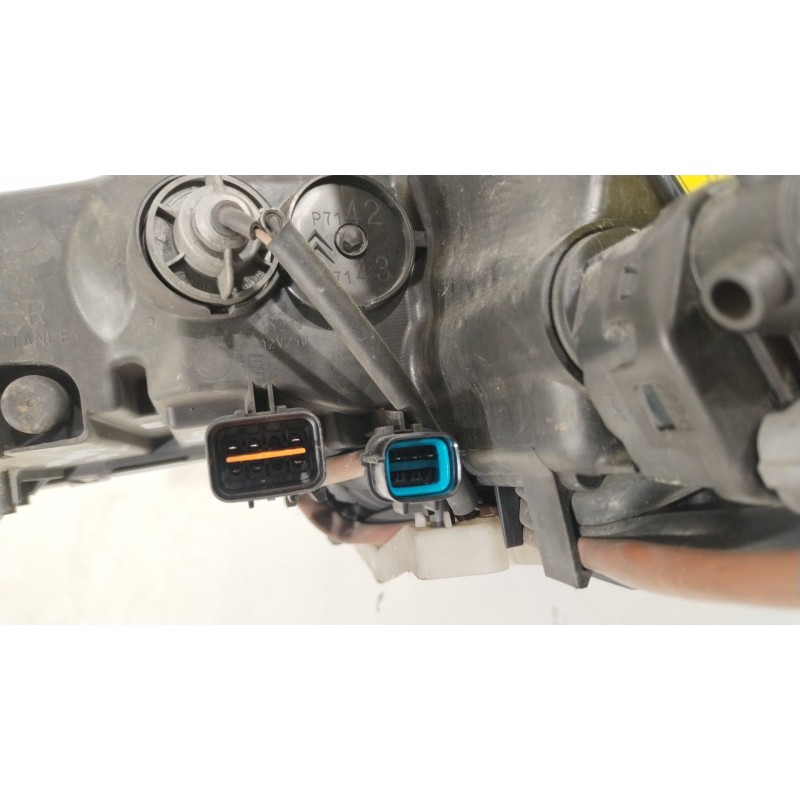 Recambio de faro derecho para citroën c-crosser (vu_, vv_) 2.2 hdi referencia OEM IAM 6206N3 W3T162718722 