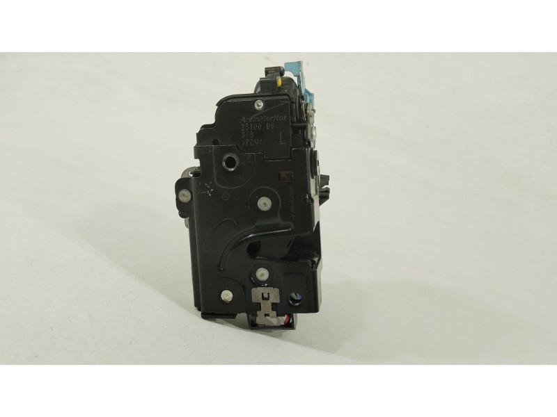 Recambio de cerradura puerta trasera izquierda para volkswagen golf v (1k1) 1.9 tdi referencia OEM IAM 7L0839015D  