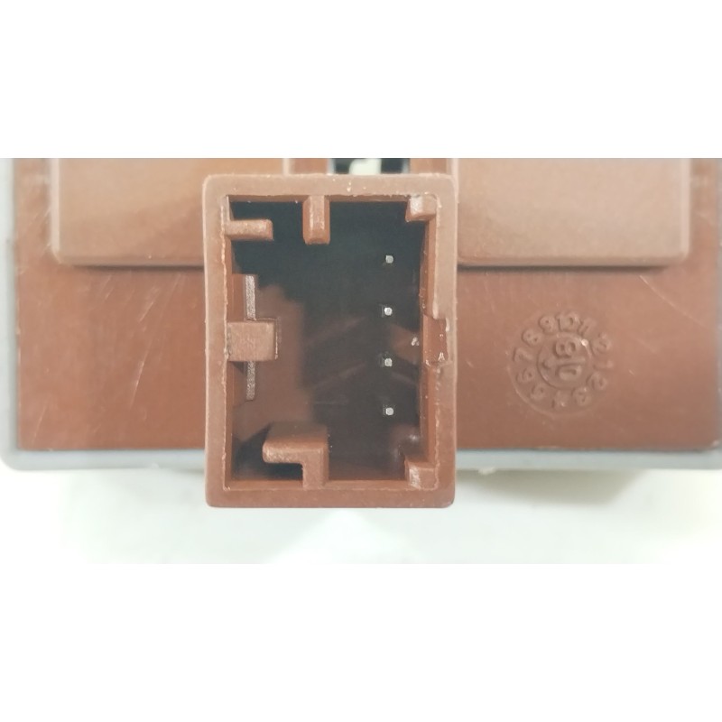 Recambio de mando elevalunas delantero izquierdo para volkswagen polo iv (9n_, 9a_) 1.6 16v referencia OEM IAM 6Q0959858A  