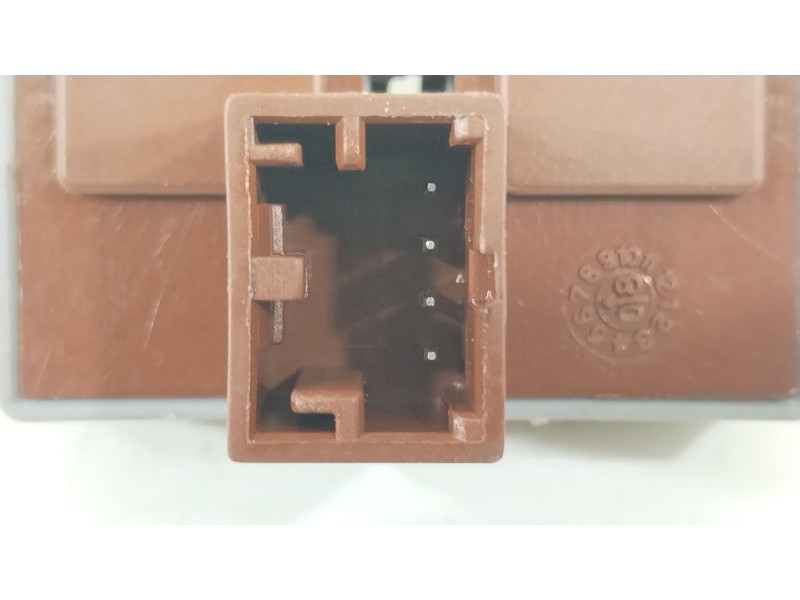 Recambio de mando elevalunas delantero izquierdo para volkswagen polo iv (9n_, 9a_) 1.6 16v referencia OEM IAM 6Q0959858A  