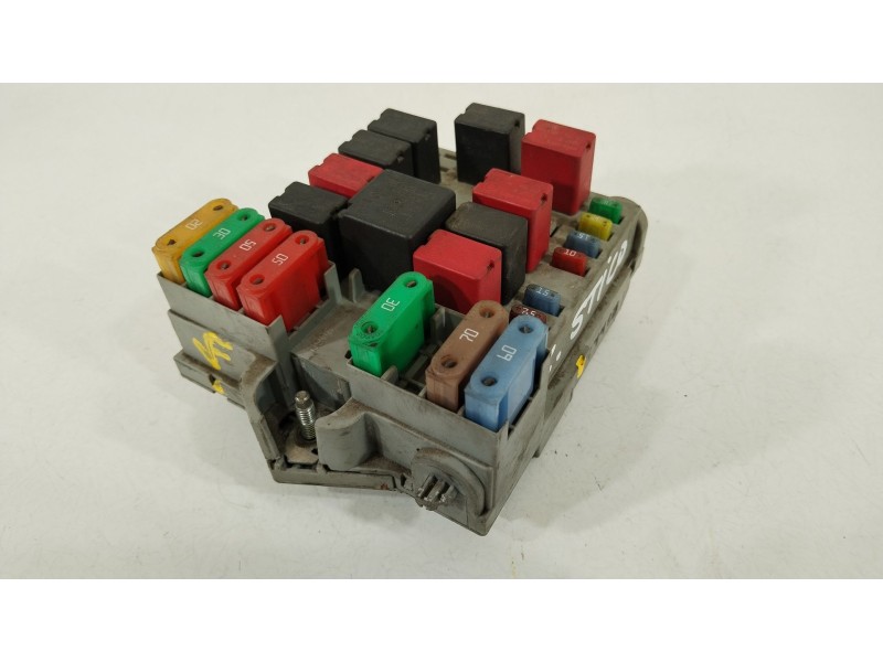 Recambio de caja reles / fusibles para fiat stilo (192_) 1.9 jtd (192_xe1a) referencia OEM IAM 51759555  