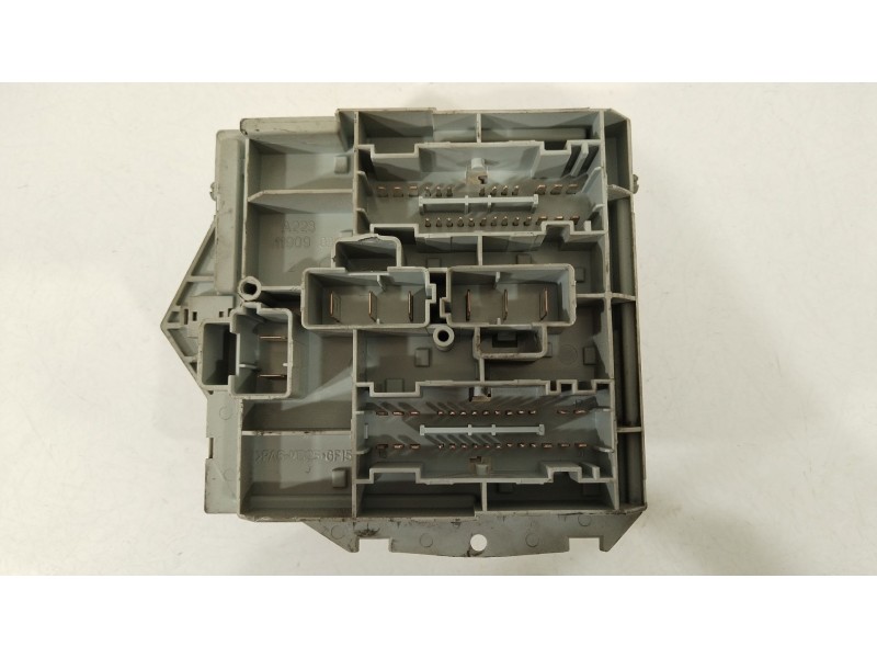 Recambio de caja reles / fusibles para fiat stilo (192_) 1.9 jtd (192_xe1a) referencia OEM IAM 51759555  