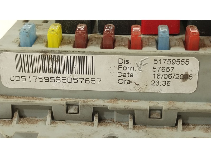 Recambio de caja reles / fusibles para fiat stilo (192_) 1.9 jtd (192_xe1a) referencia OEM IAM 51759555  