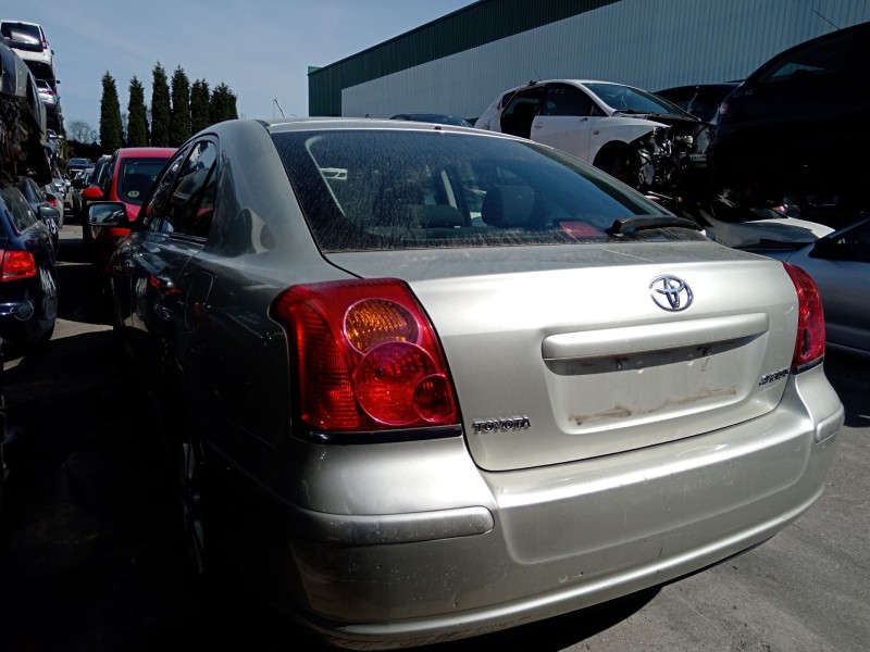 toyota avensis sedán (_t25_) del año 2004