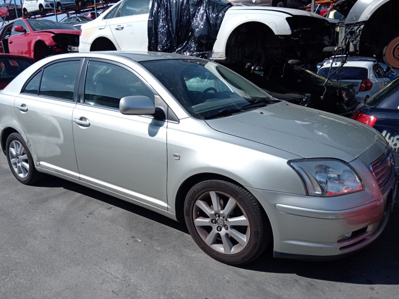 toyota avensis sedán (_t25_) del año 2004