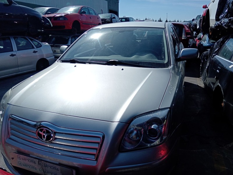 toyota avensis sedán (_t25_) del año 2004