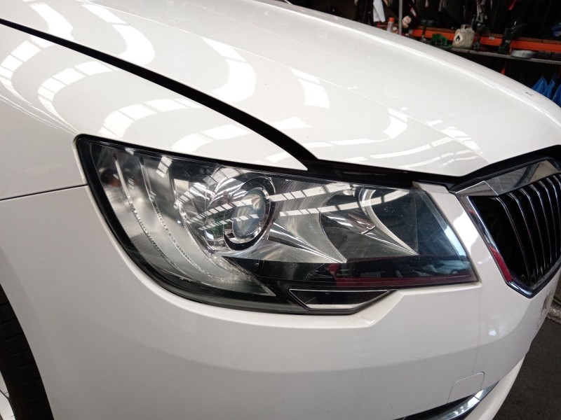 Recambio de faro derecho para skoda superb ii (3t4) 2.0 tdi 16v referencia OEM IAM 3T1941016F  