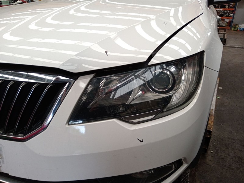 Recambio de faro izquierdo para skoda superb ii (3t4) 2.0 tdi 16v referencia OEM IAM 3T1941015F 1EL01131401 