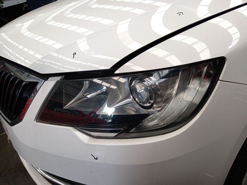Recambio de faro izquierdo para skoda superb ii (3t4) 2.0 tdi 16v referencia OEM IAM 3T1941015F 1EL01131401 