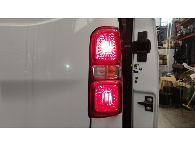 Recambio de piloto trasero derecho para peugeot traveller autobús (v_) 2.0 bluehdi 145 referencia OEM IAM 9808243080  