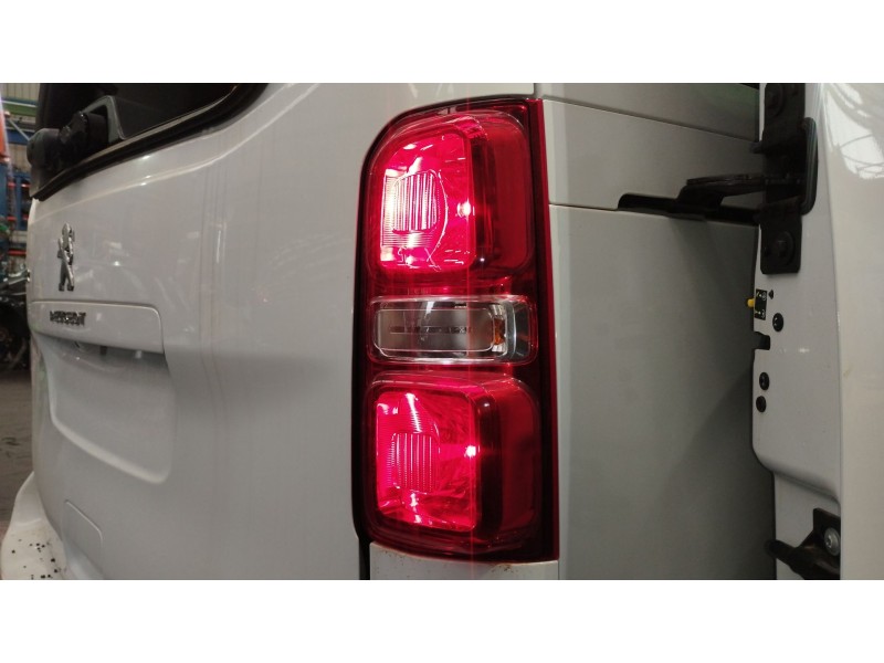 Recambio de piloto trasero derecho para peugeot traveller autobús (v_) 2.0 bluehdi 145 referencia OEM IAM 9808243080  
