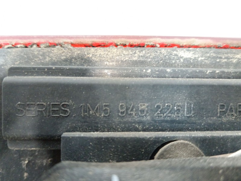 Recambio de piloto trasero central para seat toledo ii (1m2) 1.9 tdi referencia OEM IAM 1M5945225D 1M5945259 