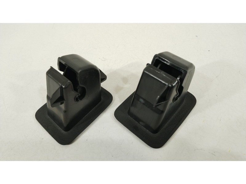 Recambio de embellecedor para audi a1 sportback (gba) 30 tfsi referencia OEM IAM 82A887233A  