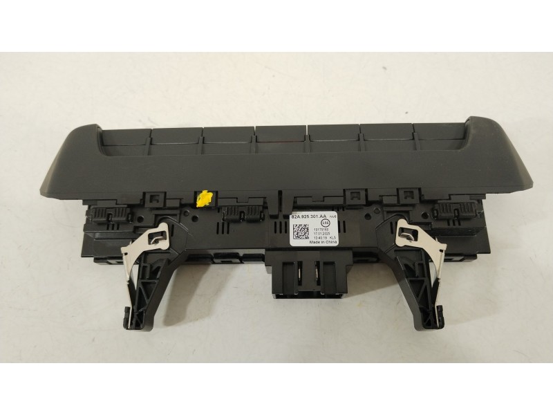 Recambio de mando multifuncion para audi a1 sportback (gba) 30 tfsi referencia OEM IAM 82A925301AA  