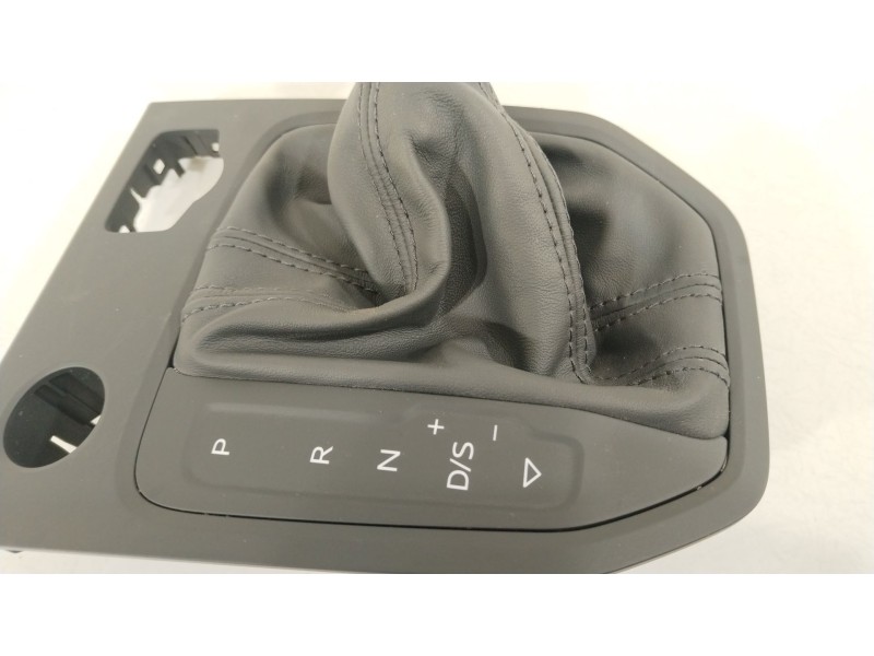 Recambio de pomo palanca cambio para audi a1 sportback (gba) 30 tfsi referencia OEM IAM 82B713139B  