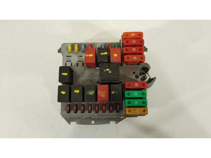 Recambio de caja reles / fusibles para fiat bravo ii (198_) 1.9 d multijet (198axb1a) referencia OEM IAM 51775688  