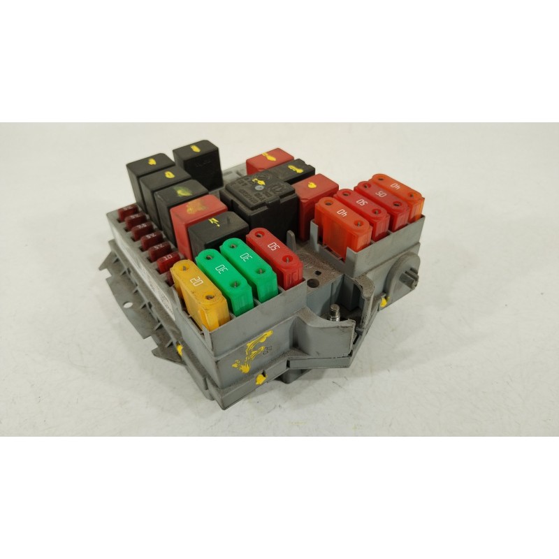 Recambio de caja reles / fusibles para fiat bravo ii (198_) 1.9 d multijet (198axb1a) referencia OEM IAM 51775688  