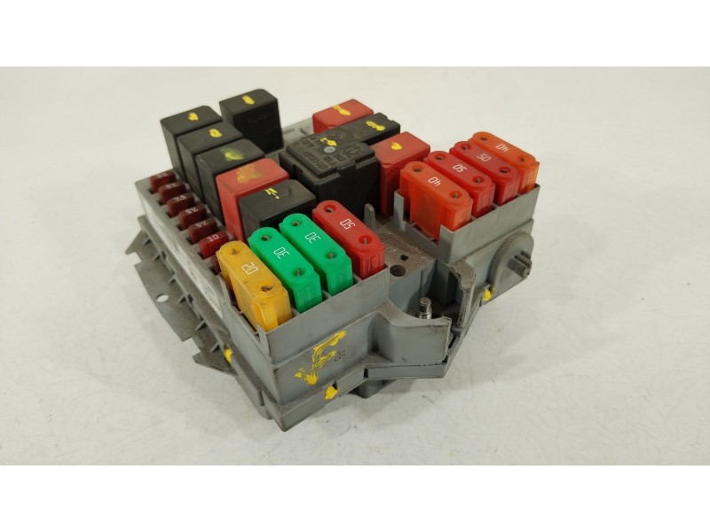 Recambio de caja reles / fusibles para fiat bravo ii (198_) 1.9 d multijet (198axb1a) referencia OEM IAM 51775688  