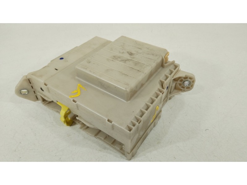 Recambio de caja reles / fusibles para lexus is ii (_e2_) 220d (ale20) referencia OEM IAM 8273053023 8267253040 8922153143