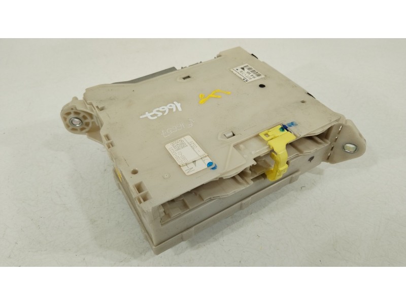 Recambio de caja reles / fusibles para lexus is ii (_e2_) 220d (ale20) referencia OEM IAM 8273053023 8267253040 8922153143