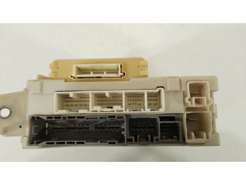 Recambio de caja reles / fusibles para lexus is ii (_e2_) 220d (ale20) referencia OEM IAM 8273053023 8267253040 8922153143