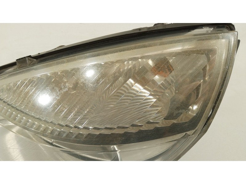 Recambio de faro izquierdo para renault scenic ii 1.6 16v referencia OEM IAM 260605447R  