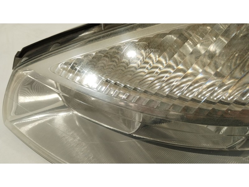 Recambio de faro izquierdo para renault scenic ii 1.6 16v referencia OEM IAM 260605447R  