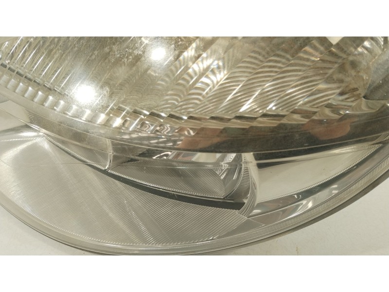 Recambio de faro izquierdo para renault scenic ii 1.6 16v referencia OEM IAM 260605447R  