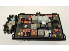 Recambio de caja reles / fusibles para opel astra j sedán 1.7 cdti (69) referencia OEM IAM 13368642 C11000139 1110129AA