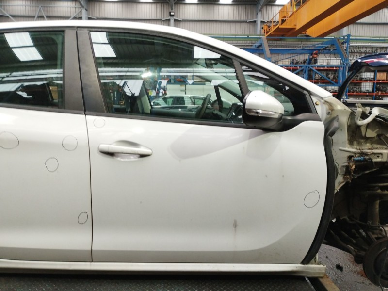 Recambio de puerta delantera derecha para peugeot 208 i (ca_, cc_) 1.2 vti 82 referencia OEM IAM 9807820780  