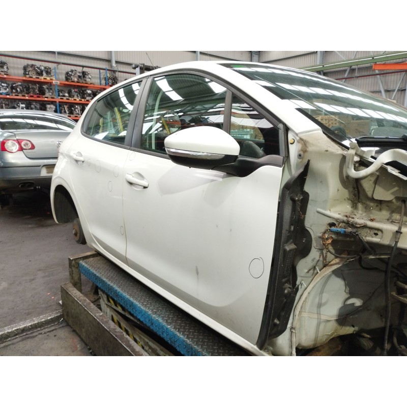 Recambio de puerta delantera derecha para peugeot 208 i (ca_, cc_) 1.2 vti 82 referencia OEM IAM 9807820780  