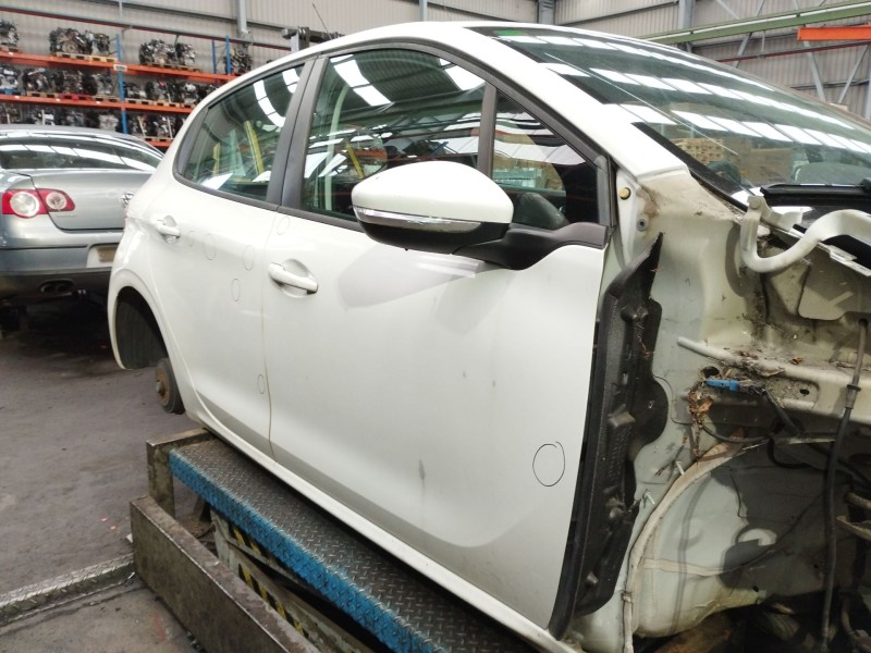 Recambio de puerta delantera derecha para peugeot 208 i (ca_, cc_) 1.2 vti 82 referencia OEM IAM 9807820780  
