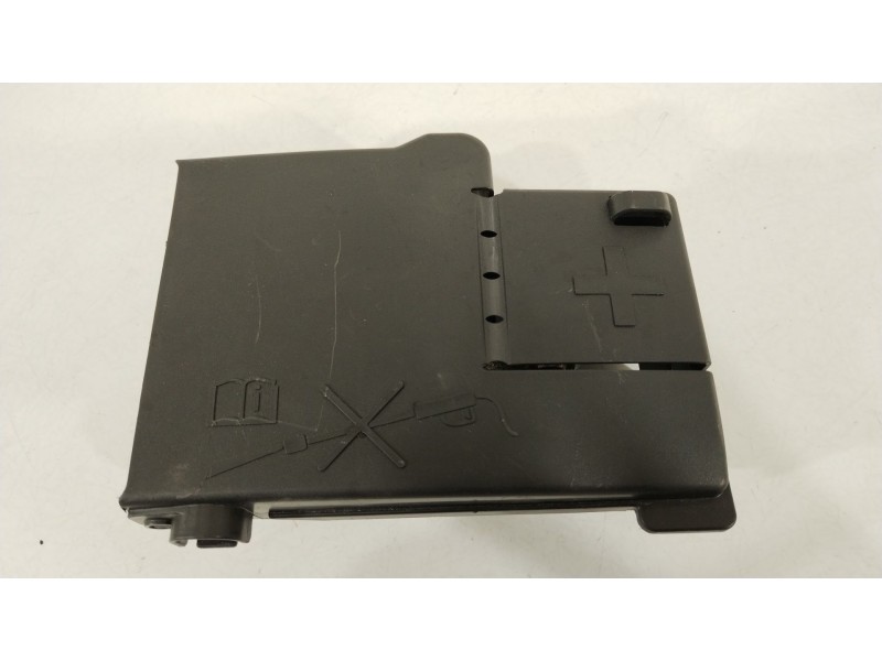 Recambio de caja reles / fusibles para opel astra j sedán 1.7 cdti (69) referencia OEM IAM 13368498 36592271 